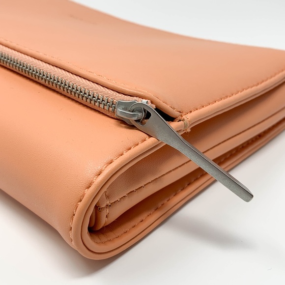 Matt & Nat Petite Loom Structured Clutch - Picture 3 of 4